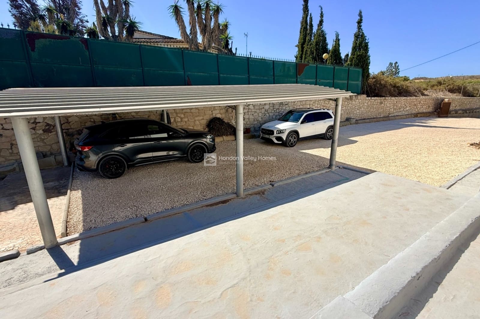 4 bedroom Villa for sale in Elche / Elx with garage - € 339,950 (Ref: 10048454)