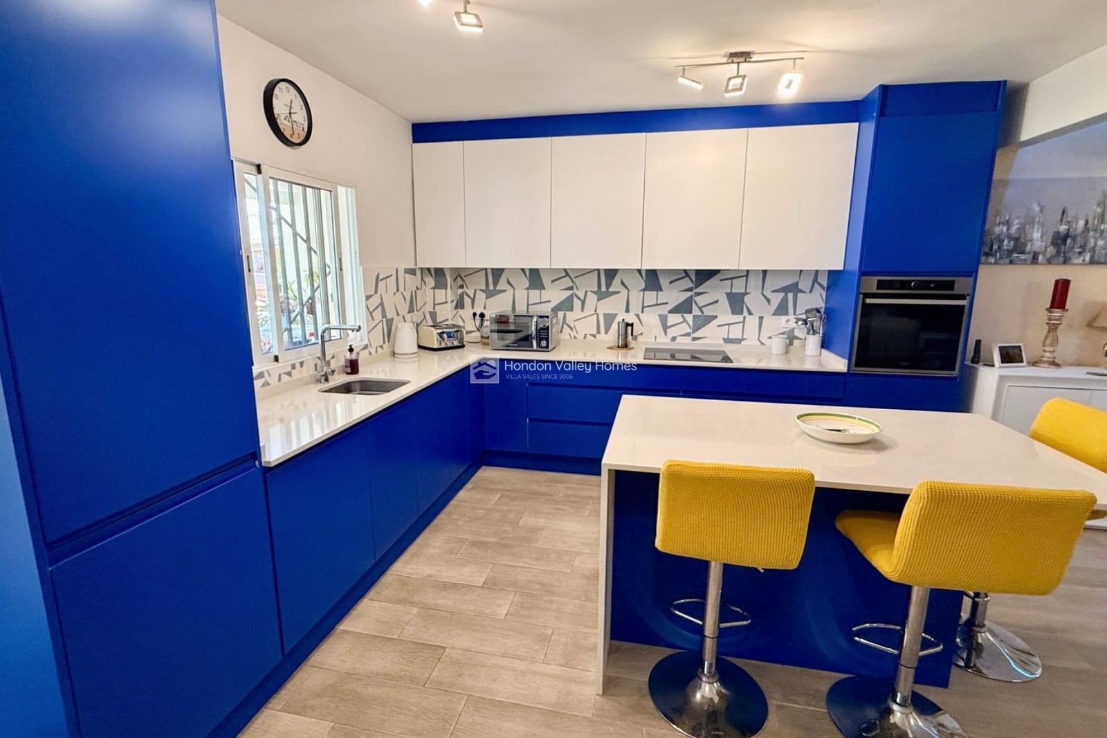 4 bedroom Villa for sale in Elche / Elx with garage - € 339,950 (Ref: 10048454)