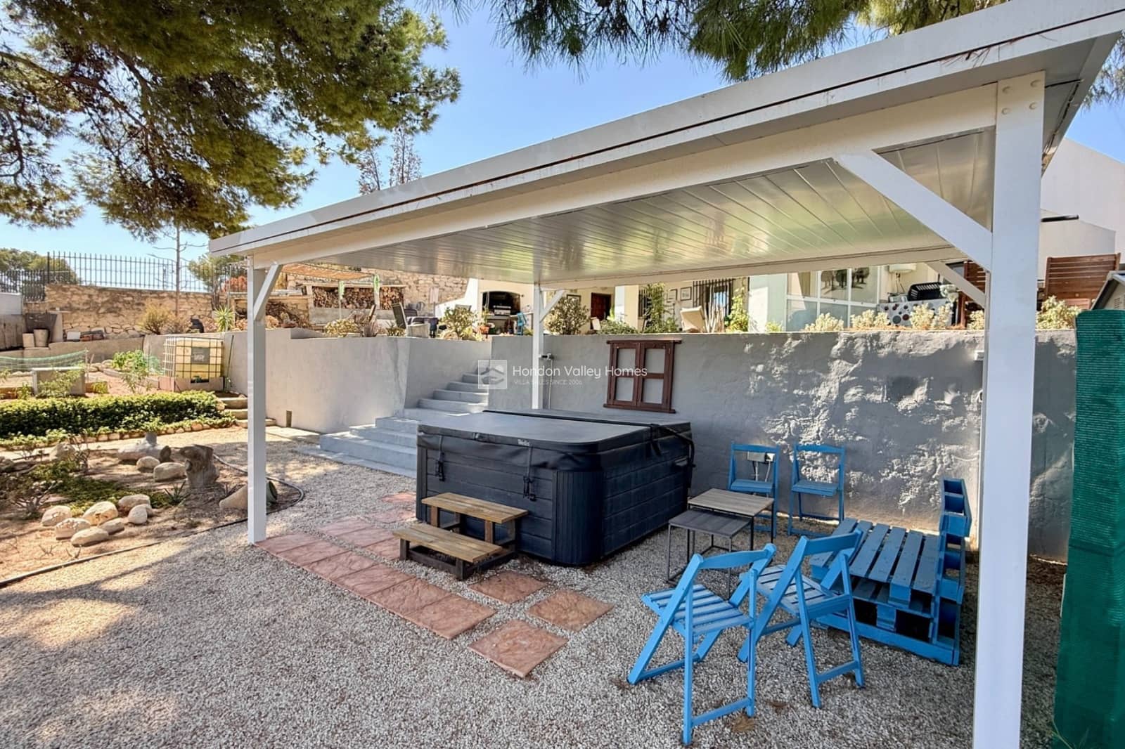 4 bedroom Villa for sale in Elche / Elx with garage - € 339,950 (Ref: 10048454)