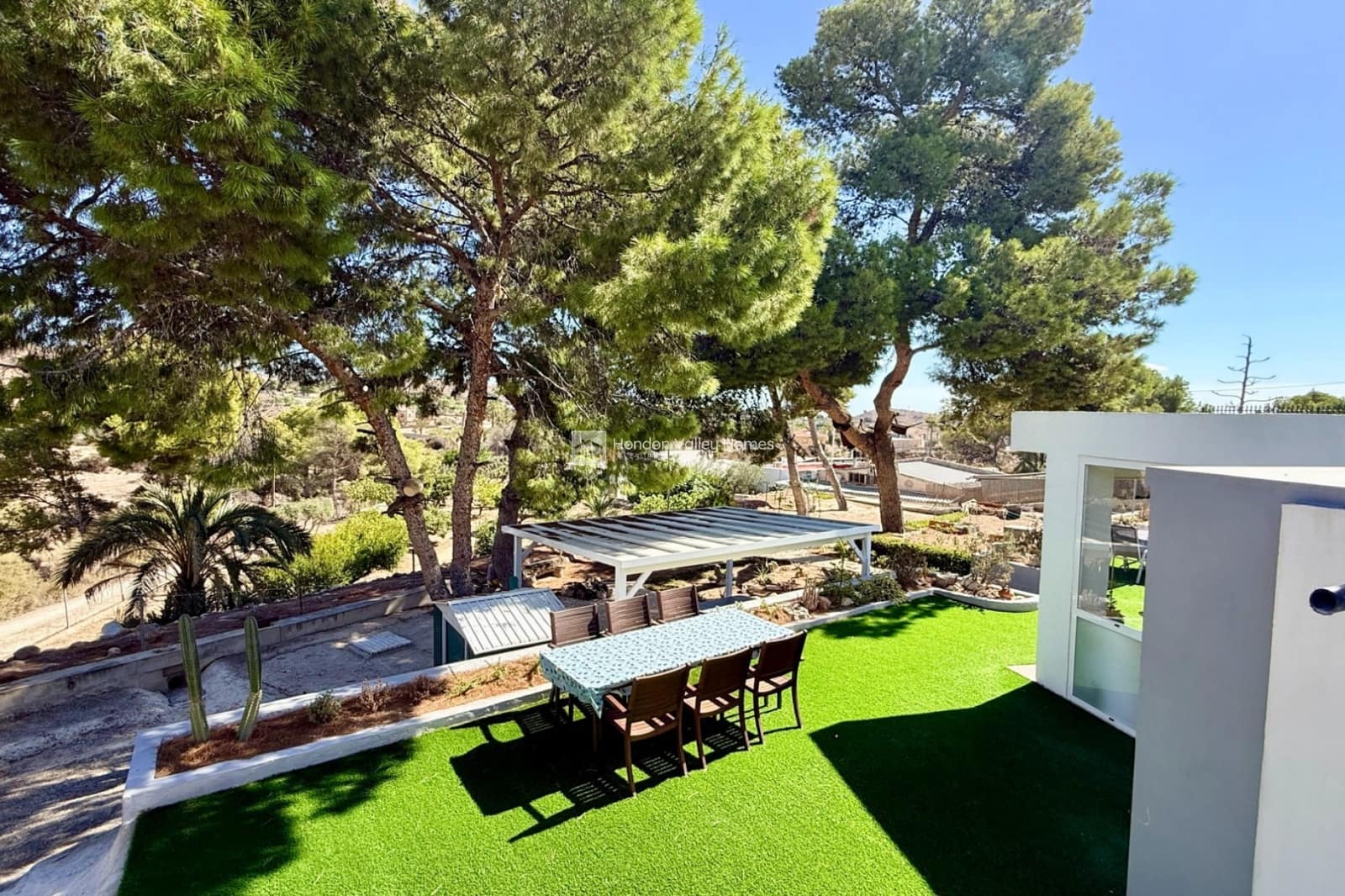 4 bedroom Villa for sale in Elche / Elx with garage - € 339,950 (Ref: 10048454)