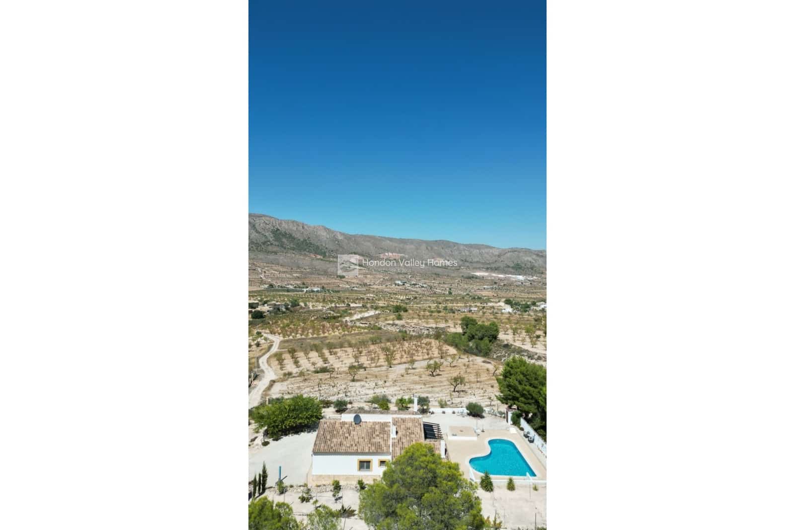 4 slaapkamer Villa te koop in La Romana met zwembad garage - € 399.950 (Ref: 10057651)
