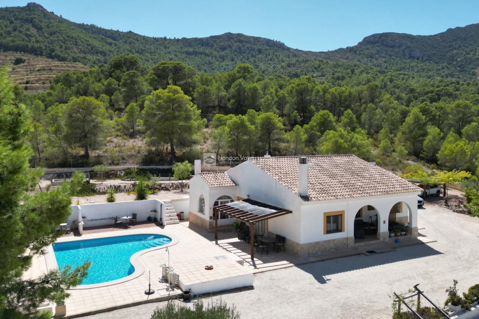 4 slaapkamer Villa te koop in La Romana met zwembad garage - € 399.950 (Ref: 10057651)