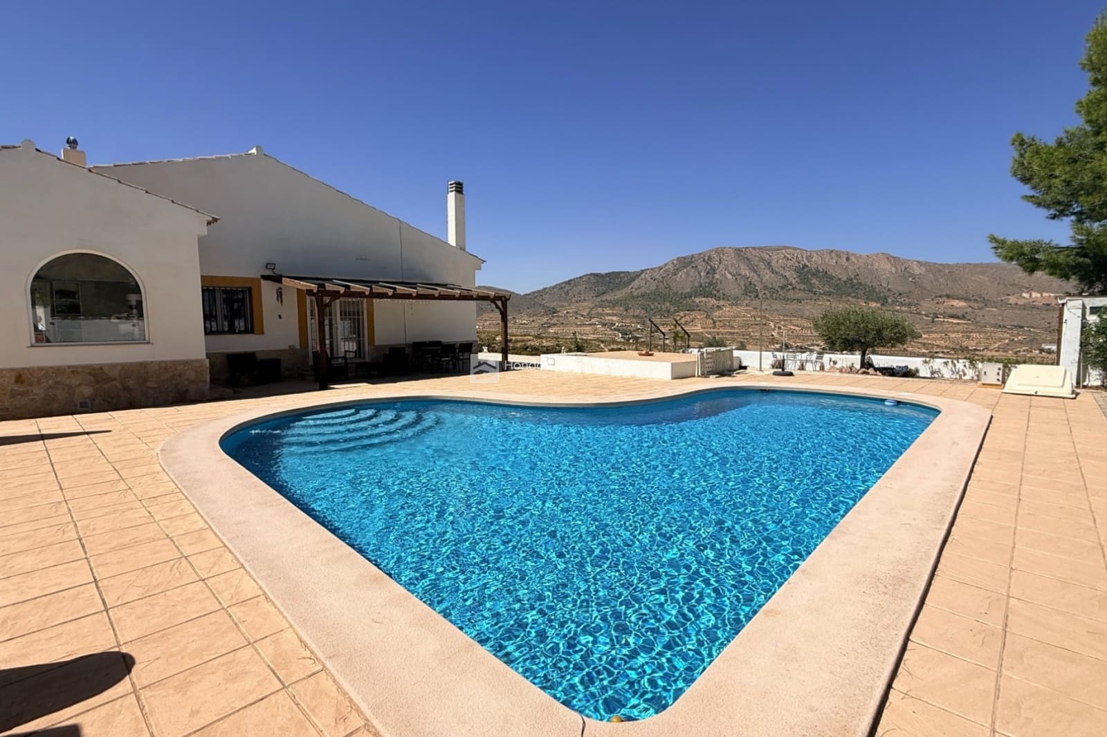 4 slaapkamer Villa te koop in La Romana met zwembad garage - € 399.950 (Ref: 10057651)
