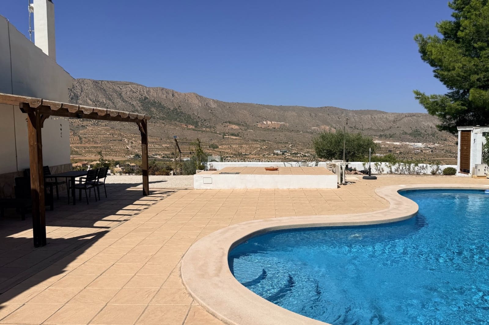 4 slaapkamer Villa te koop in La Romana met zwembad garage - € 399.950 (Ref: 10057651)