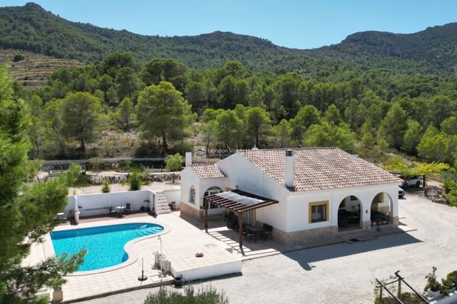 4 soverom Villa til salgs i La Romana med svømmebasseng garasje - € 399 950 (Ref: 10057651)