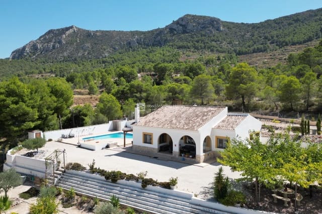 4 soverom Villa til salgs i La Romana med svømmebasseng garasje - € 399 950 (Ref: 10057651)