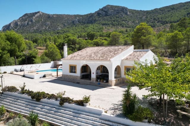 4 soverom Villa til salgs i La Romana med svømmebasseng garasje - € 399 950 (Ref: 10057651)