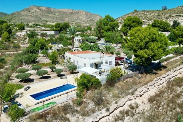 Chalet de 3 habitaciones en La Romana en venta con piscina garaje - 300.000 € (Ref: 10120901)