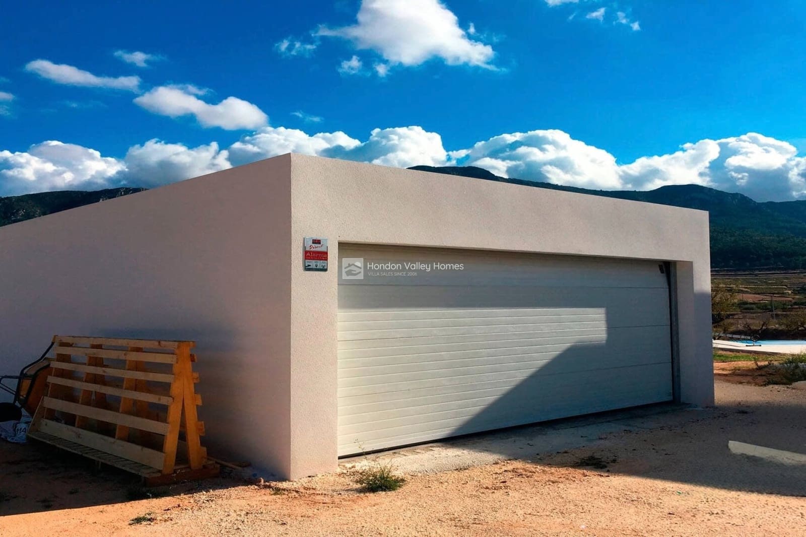 Chalet de 4 habitaciones en Hondón de las Nieves en venta con piscina garaje - 334.950 € (Ref: 9022093)