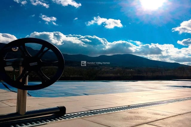 Chalet de 4 habitaciones en Hondón de las Nieves en venta con piscina garaje - 334.950 € (Ref: 9022093)