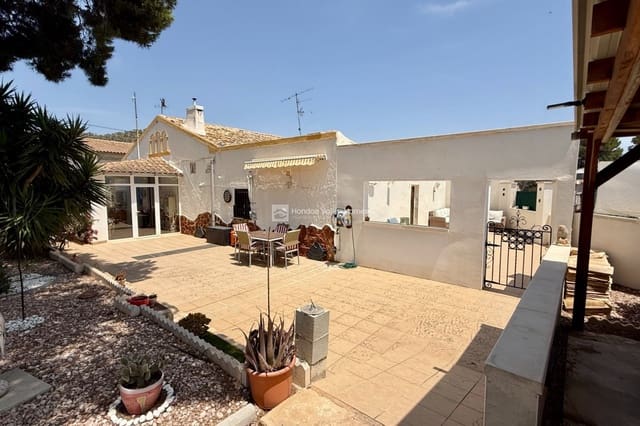4 soveværelse Semi-Rækkehus til salg i La Romana med swimmingpool garage - € 174.950 (Ref: 9074550)