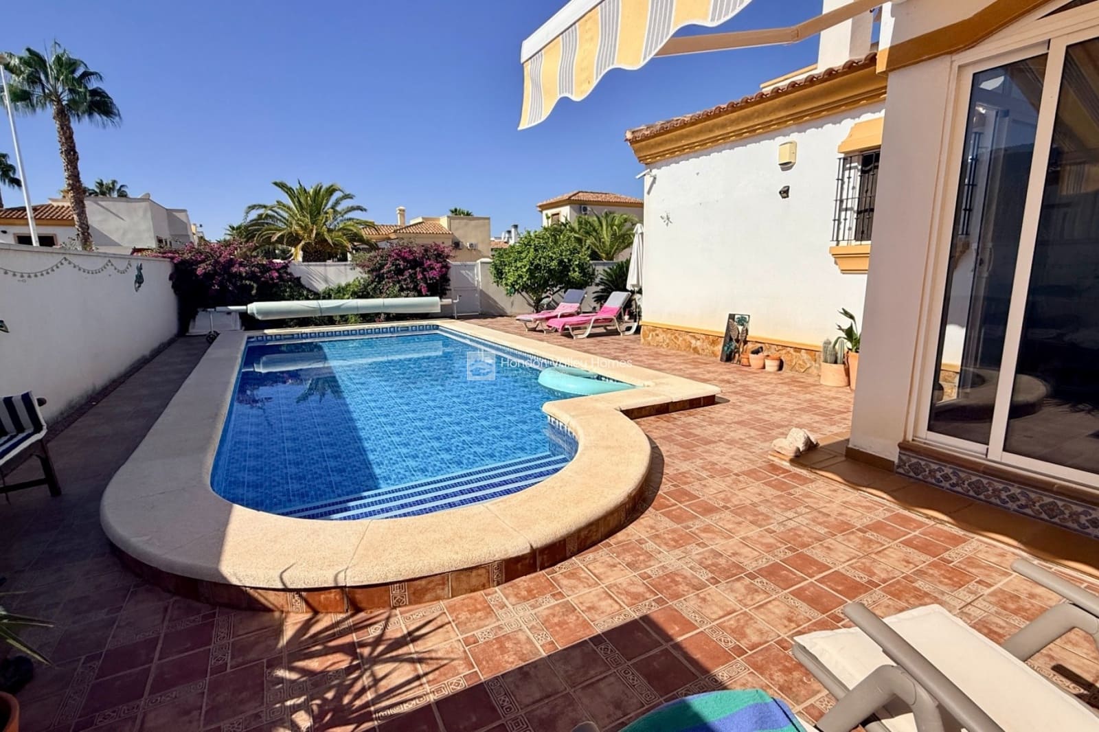 3 bedroom Villa for sale in Hondon de las Nieves with pool - € 250,000 (Ref: 9243654)