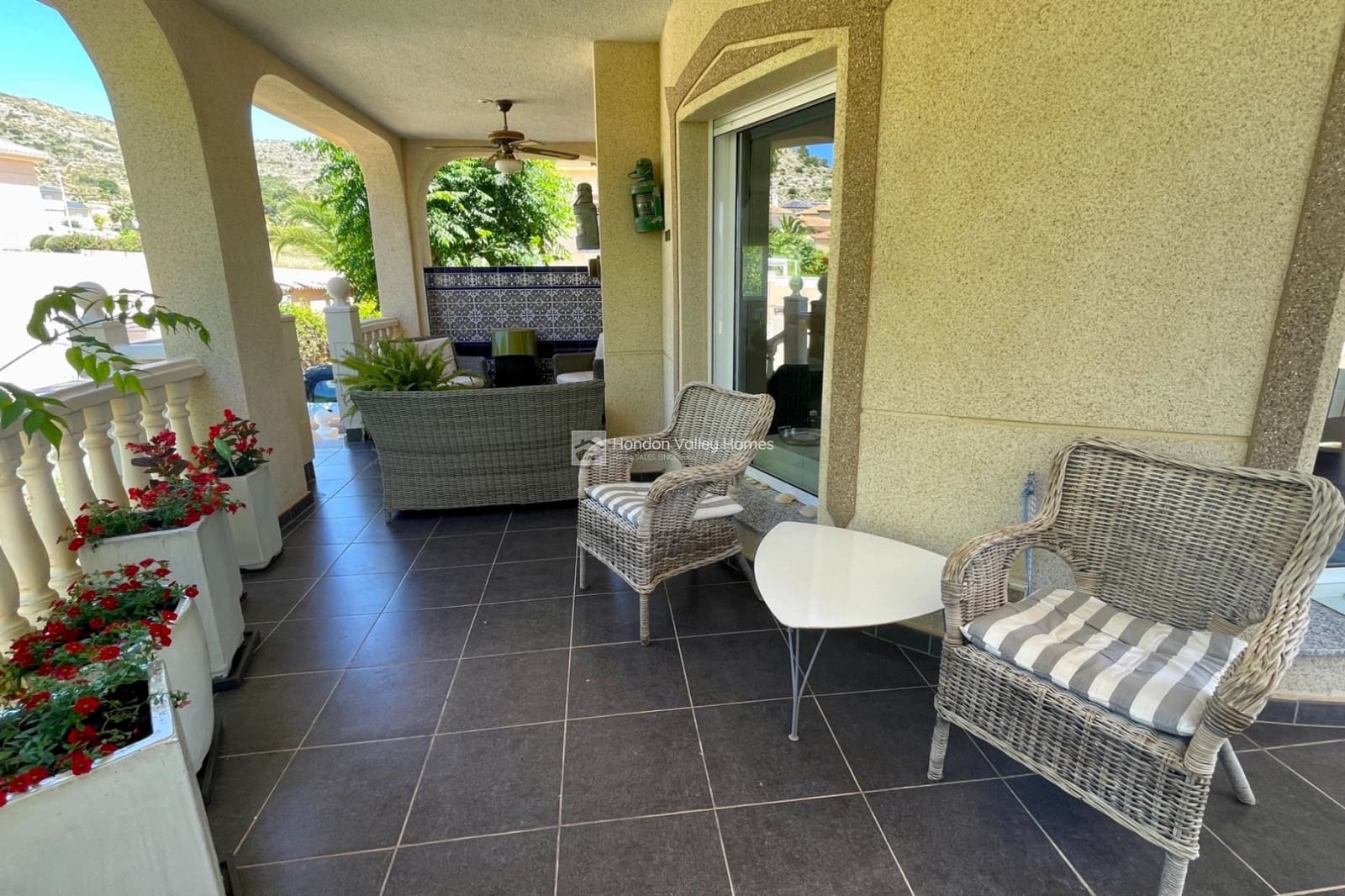 4 soveværelse Villa til salg i Hondon de las Nieves med swimmingpool - € 359.950 (Ref: 9244458)