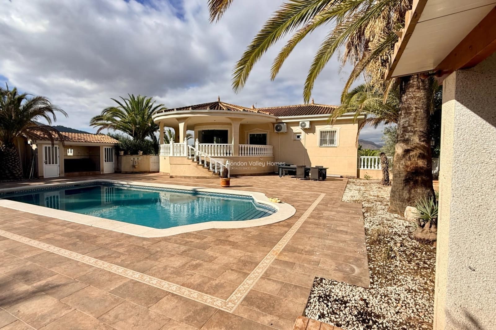 3 bedroom Villa for sale in Hondon de las Nieves with pool garage - € 420,000 (Ref: 9282639)