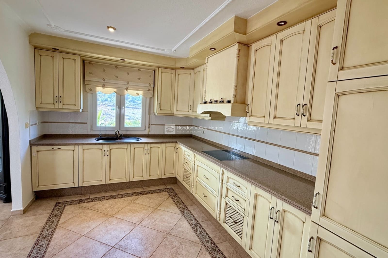 3 bedroom Villa for sale in Hondon de las Nieves with pool garage - € 420,000 (Ref: 9282639)