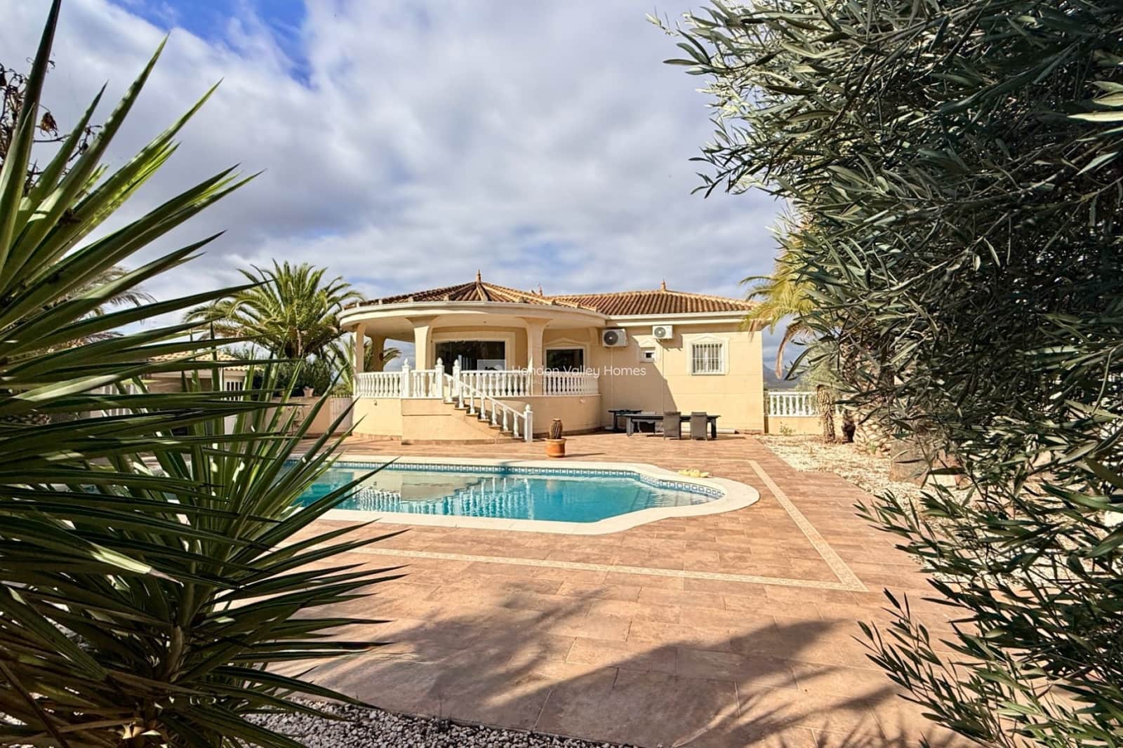 3 bedroom Villa for sale in Hondon de las Nieves with pool garage - € 420,000 (Ref: 9282639)