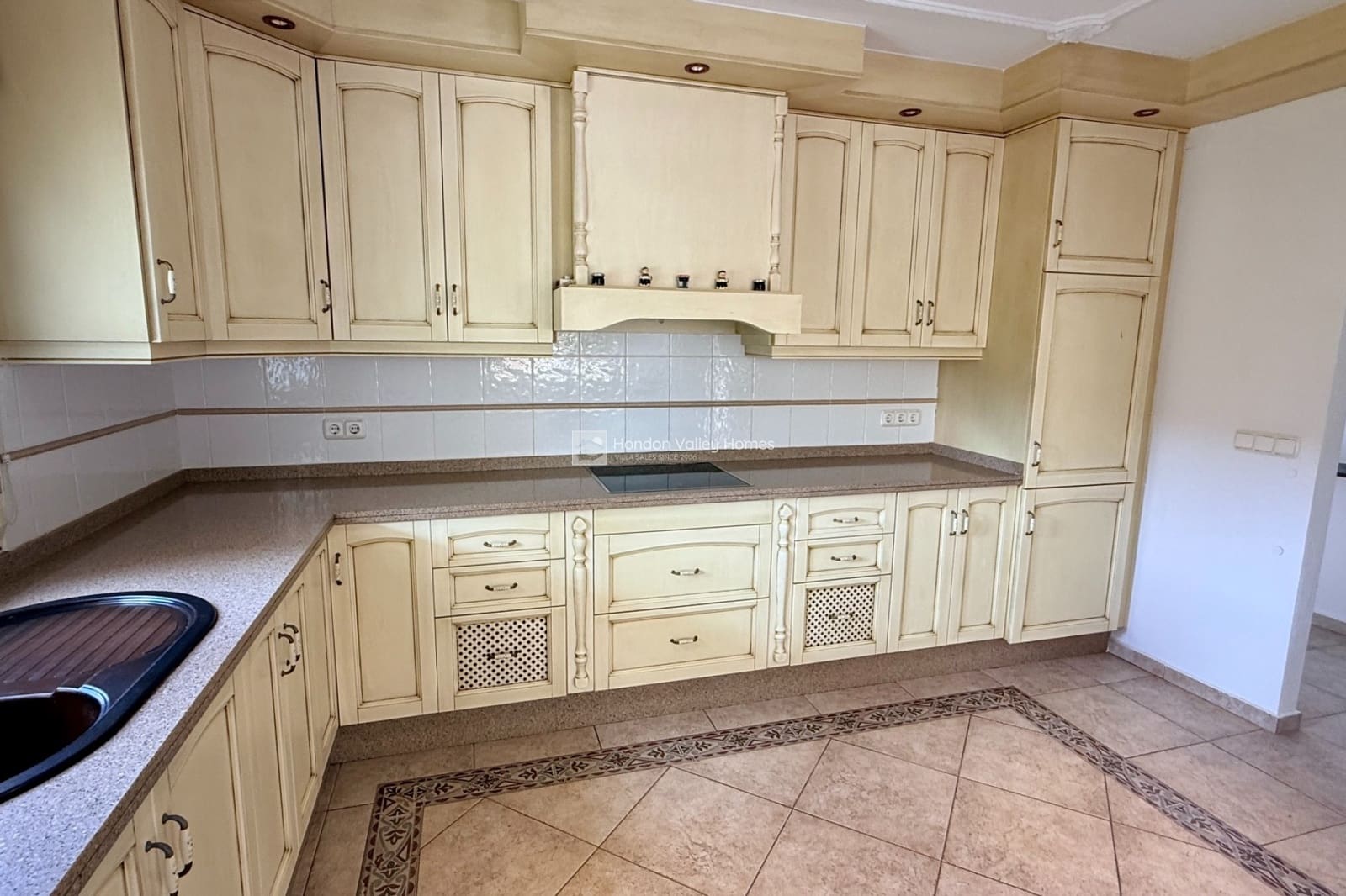 3 bedroom Villa for sale in Hondon de las Nieves with pool garage - € 420,000 (Ref: 9282639)