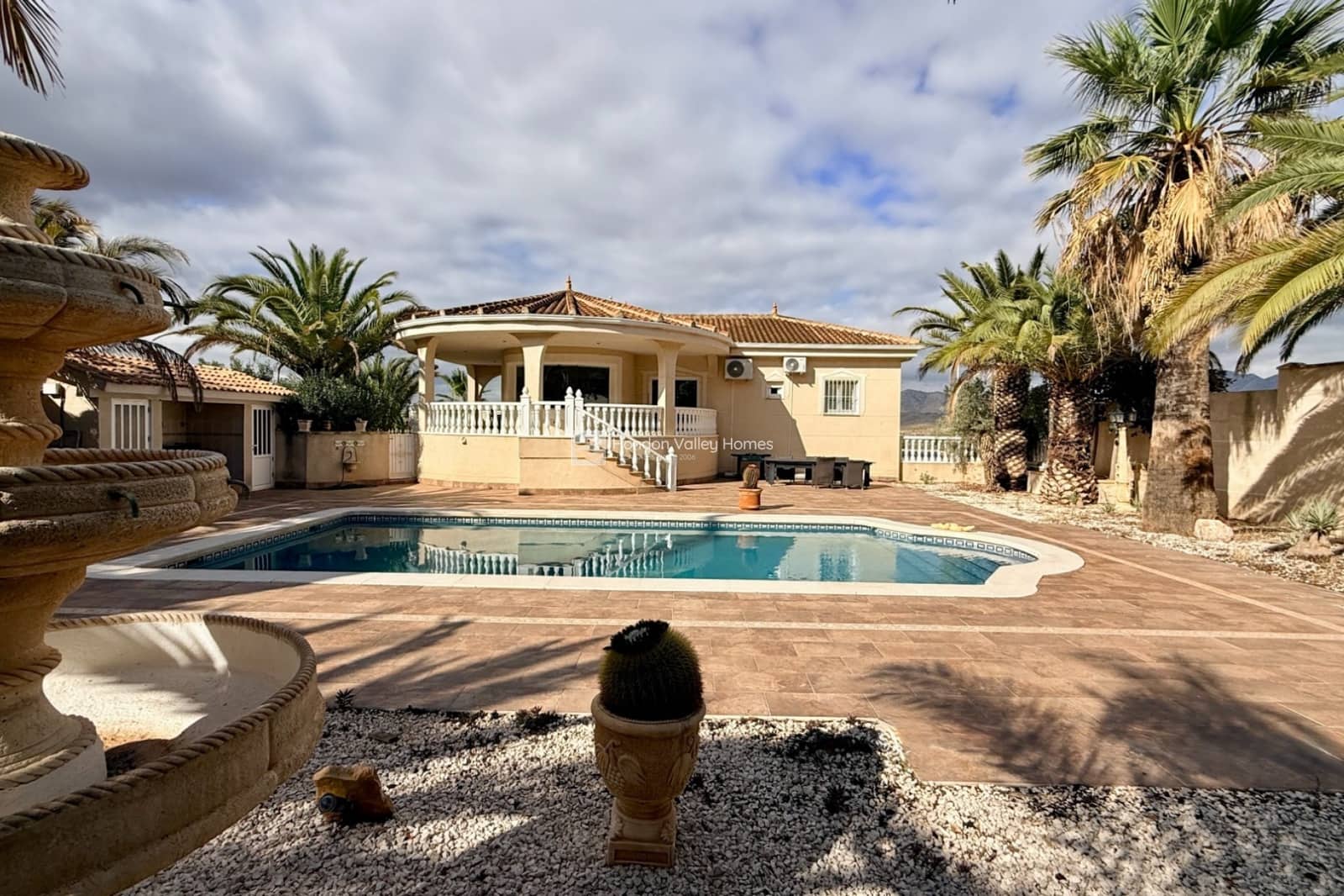 3 bedroom Villa for sale in Hondon de las Nieves with pool garage - € 420,000 (Ref: 9282639)