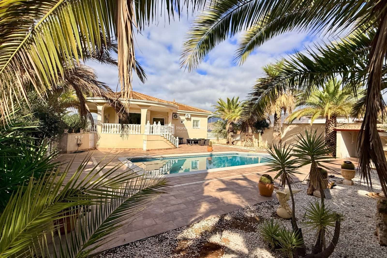 3 bedroom Villa for sale in Hondon de las Nieves with pool garage - € 420,000 (Ref: 9282639)