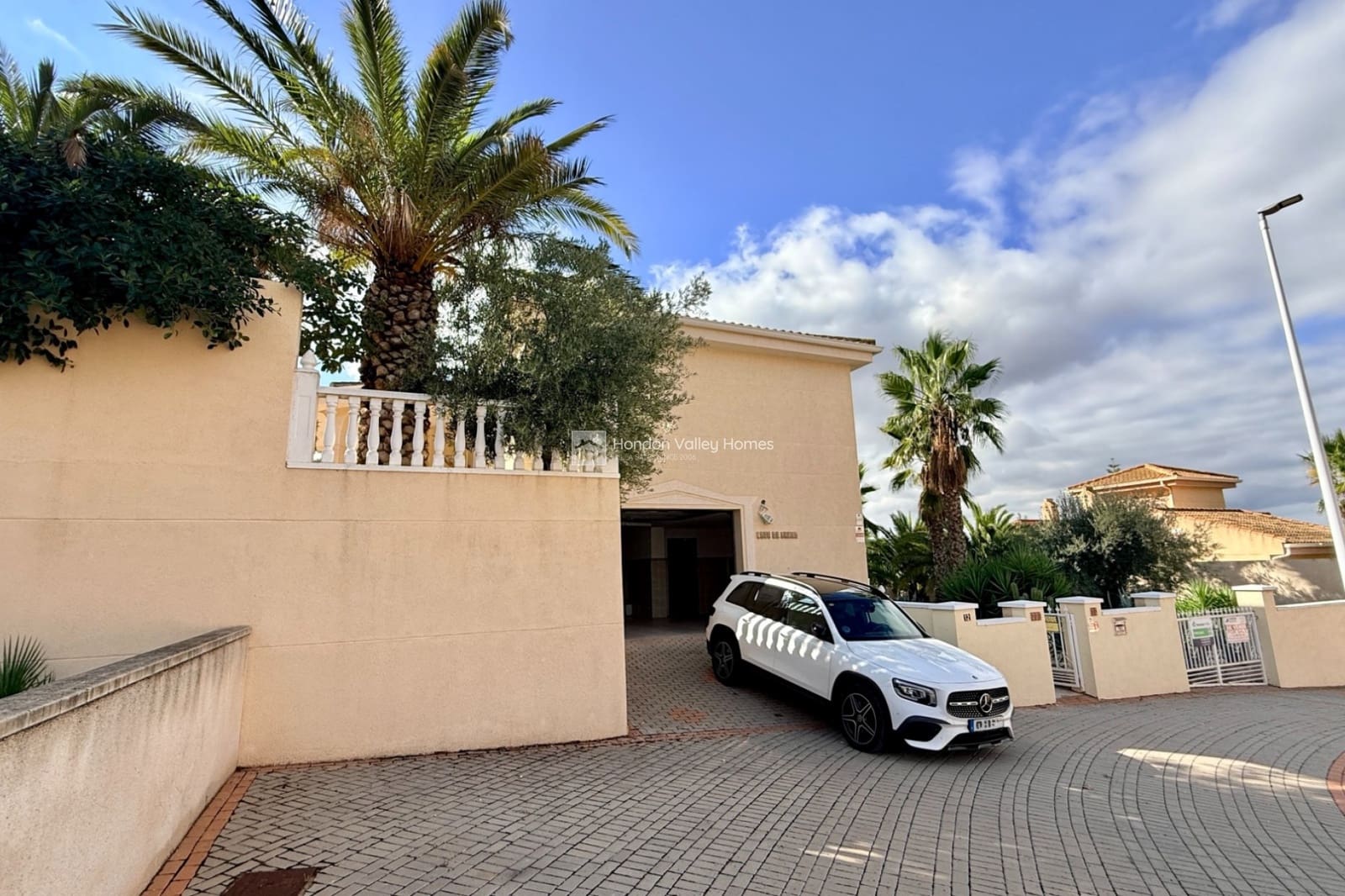 3 bedroom Villa for sale in Hondon de las Nieves with pool garage - € 420,000 (Ref: 9282639)