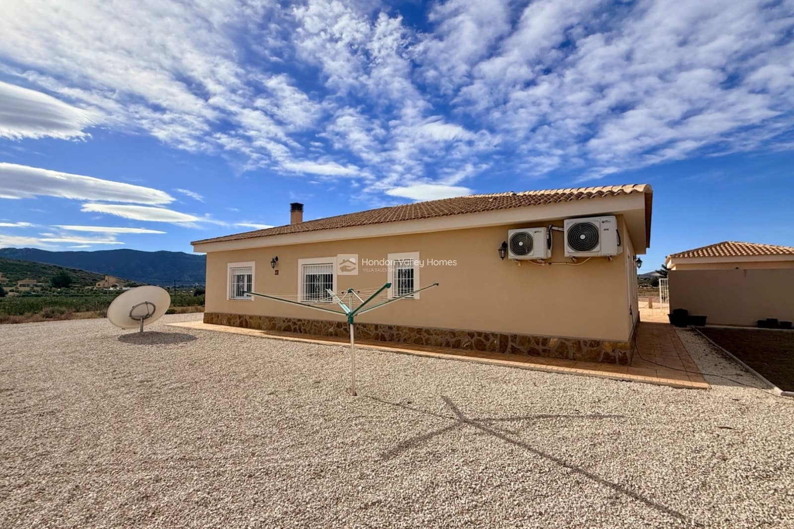 4 soveværelse Villa til salg i Hondon de las Nieves med swimmingpool garage - € 399.000 (Ref: 9331043)