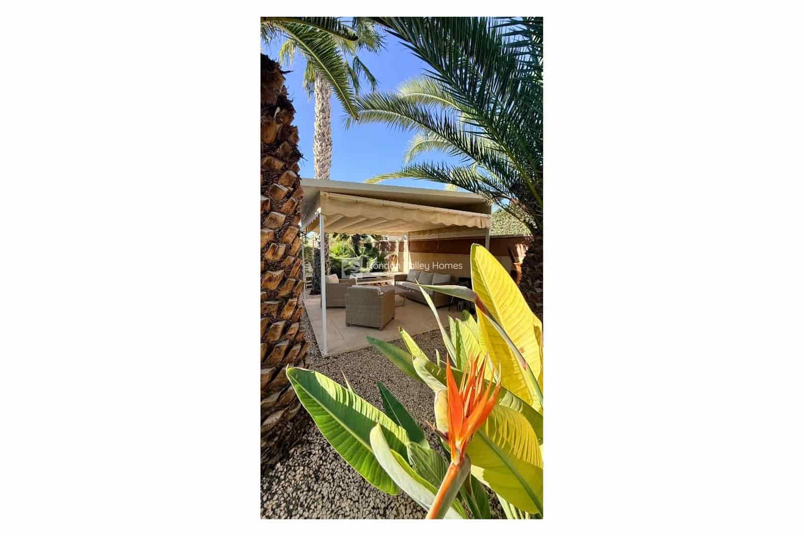 Chalet de 3 habitaciones en Hondón de las Nieves en venta con piscina - 299.950 € (Ref: 9401780)