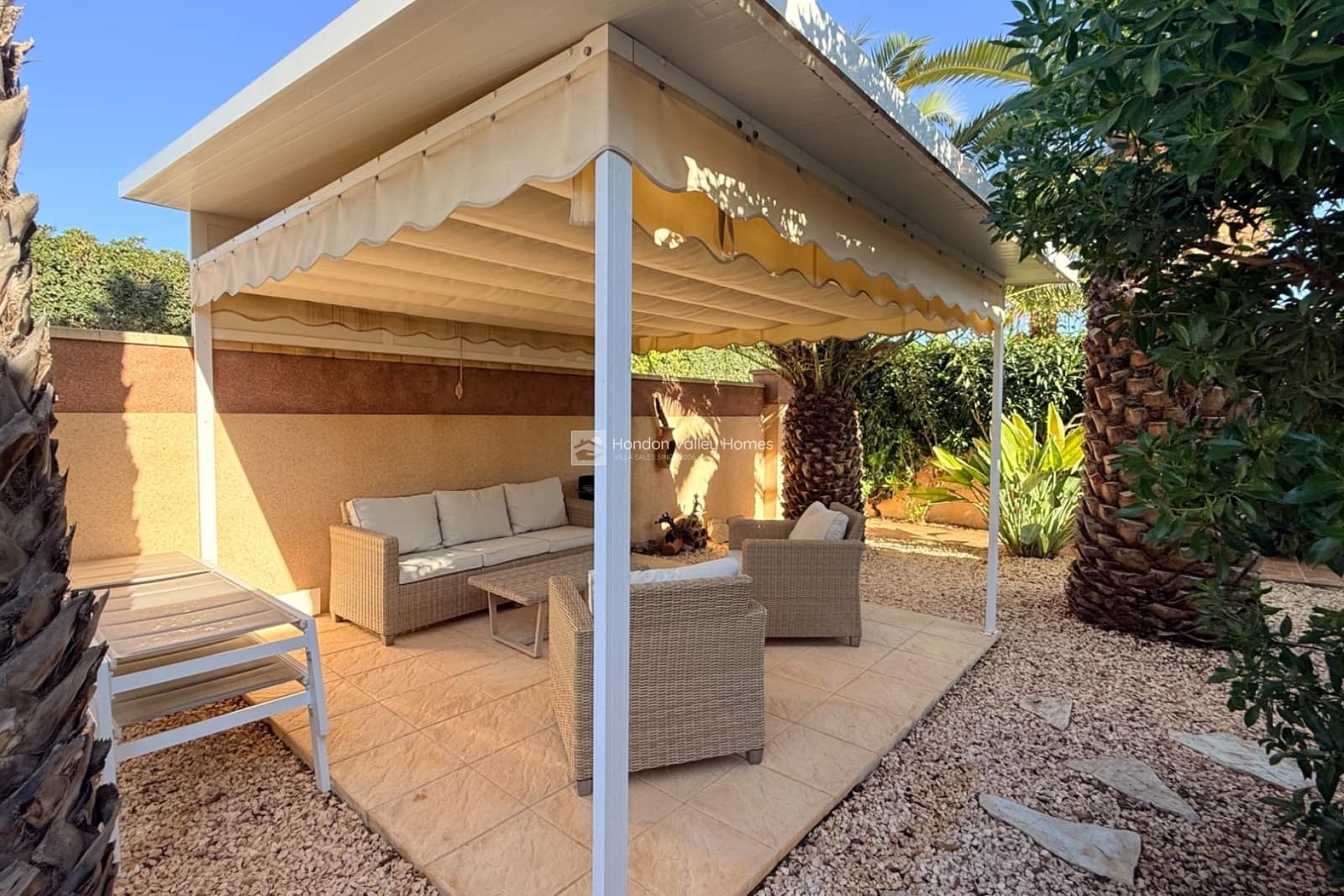 Chalet de 3 habitaciones en Hondón de las Nieves en venta con piscina - 299.950 € (Ref: 9401780)