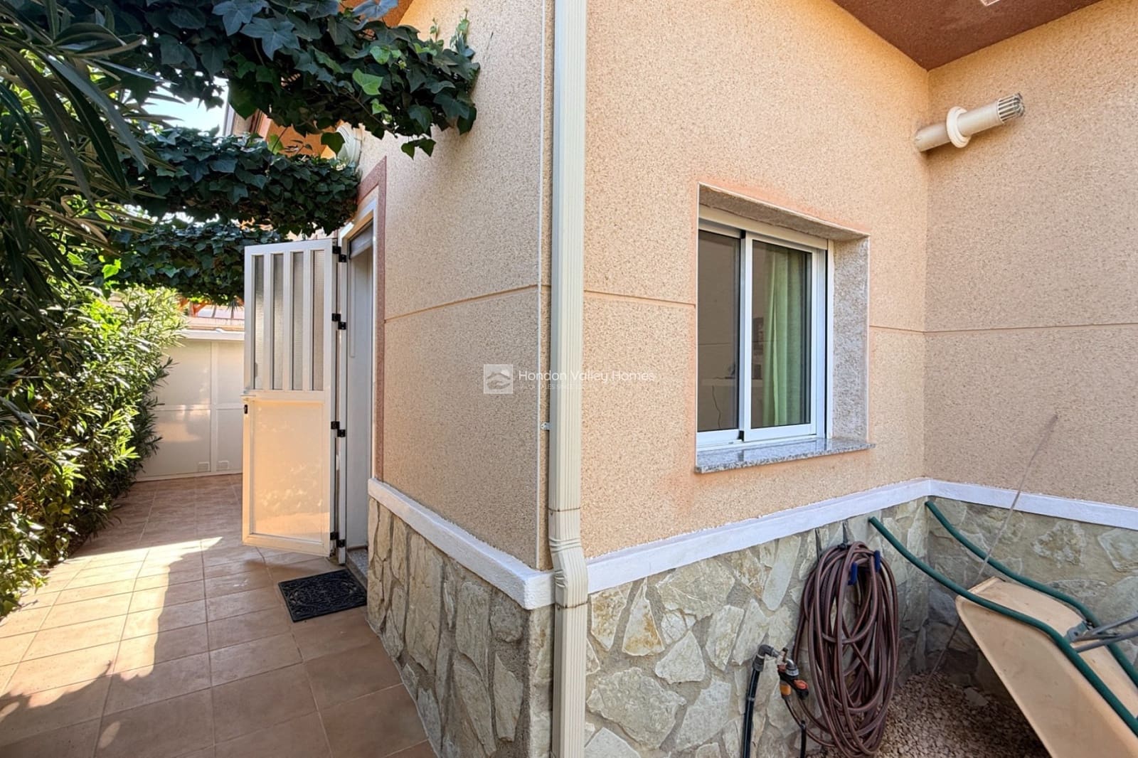 Chalet de 3 habitaciones en Hondón de las Nieves en venta con piscina - 299.950 € (Ref: 9401780)