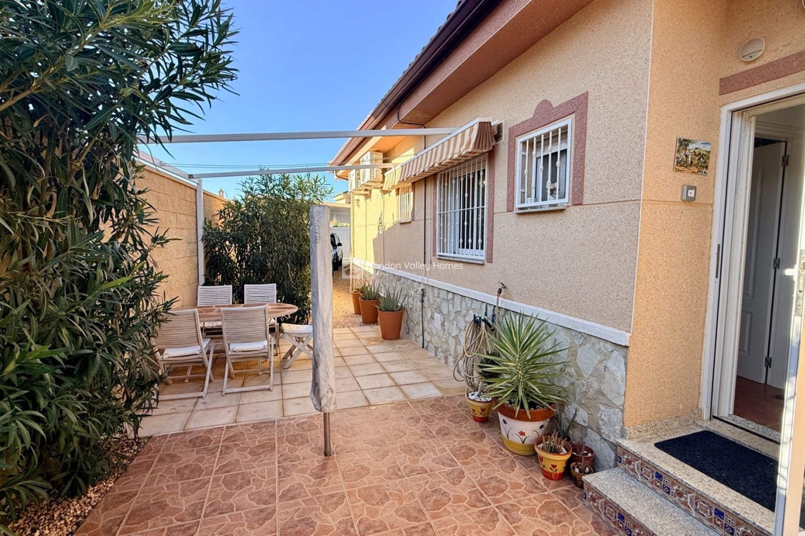 Chalet de 3 habitaciones en Hondón de las Nieves en venta con piscina - 299.950 € (Ref: 9401780)