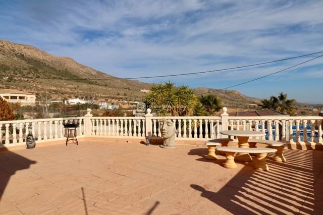 4 soverom Villa til salgs i La Romana med svømmebasseng - € 379 000 (Ref: 9446916)