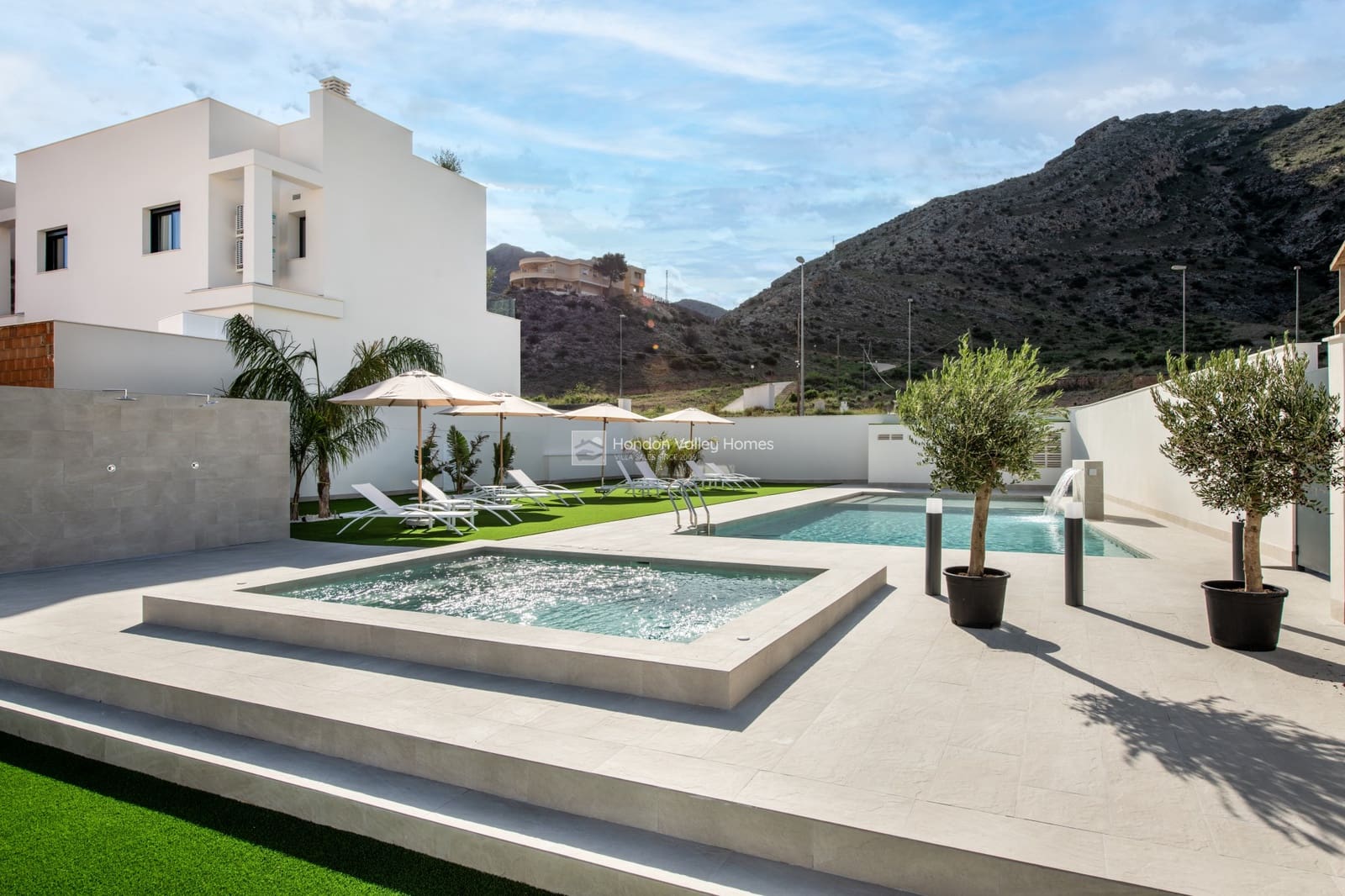 3 bedroom Semi-detached Villa for sale in Cox with pool - € 223,000 (Ref: 9631452)