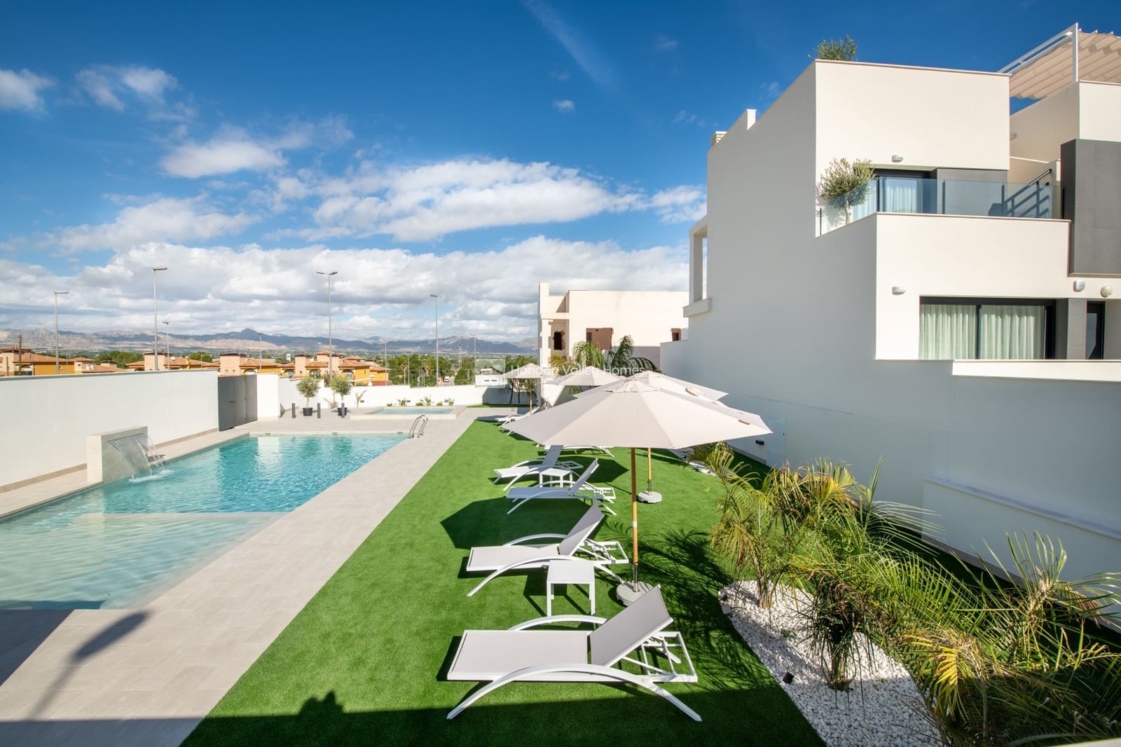 3 bedroom Semi-detached Villa for sale in Cox with pool - € 223,000 (Ref: 9631452)