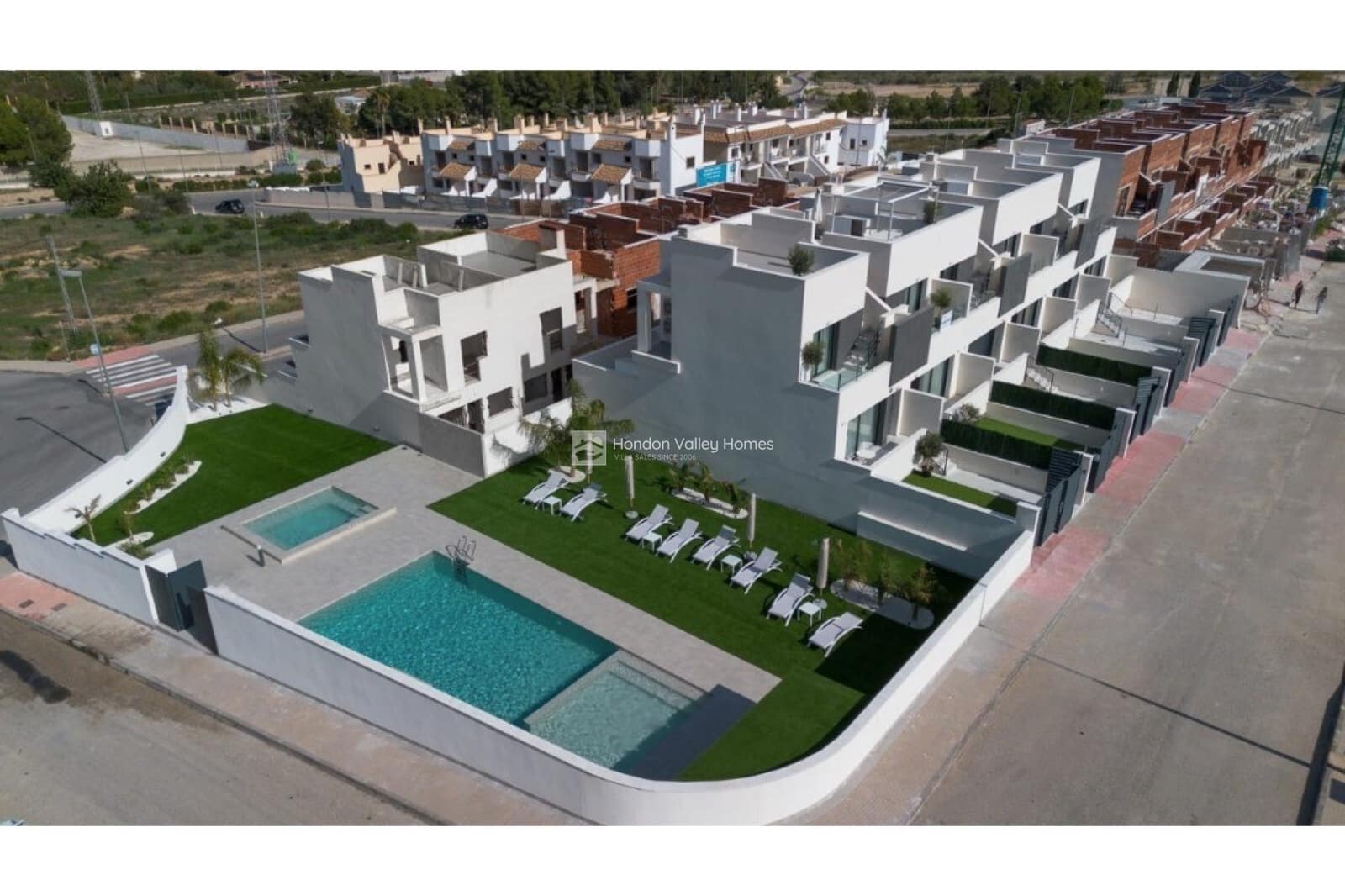 3 bedroom Semi-detached Villa for sale in Cox with pool - € 223,000 (Ref: 9631452)