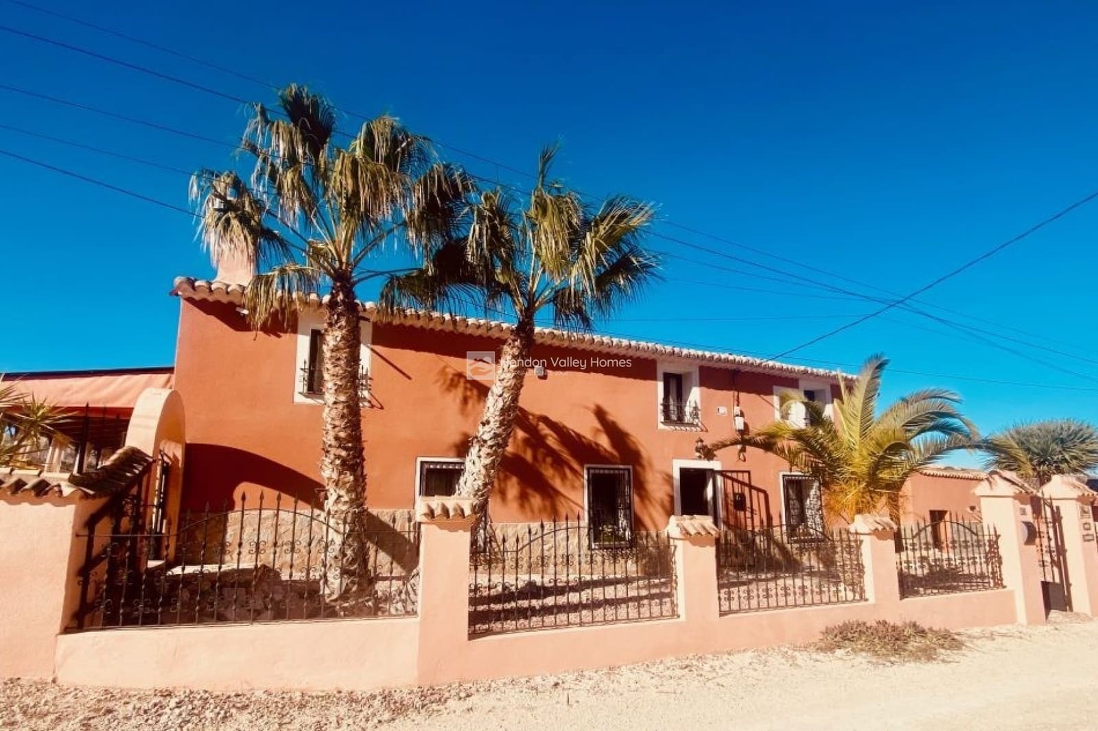 5 chambre Finca/Maison de Campagne à vendre à La Romana avec piscine garage - 575 000 € (Ref: 9676463)