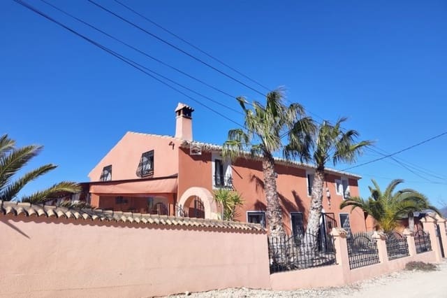 5 chambre Finca/Maison de Campagne à vendre à La Romana avec piscine garage - 575 000 € (Ref: 9676463)