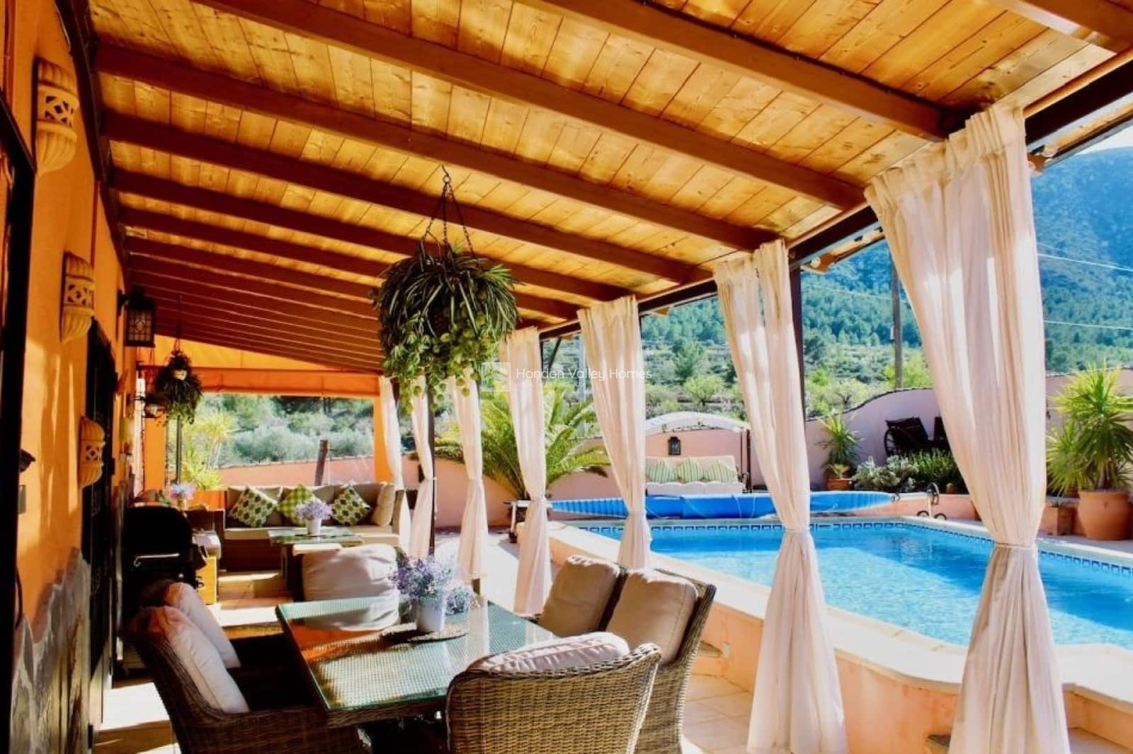 5 chambre Finca/Maison de Campagne à vendre à La Romana avec piscine garage - 575 000 € (Ref: 9676463)