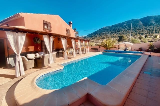 5 chambre Finca/Maison de Campagne à vendre à La Romana avec piscine garage - 575 000 € (Ref: 9676463)