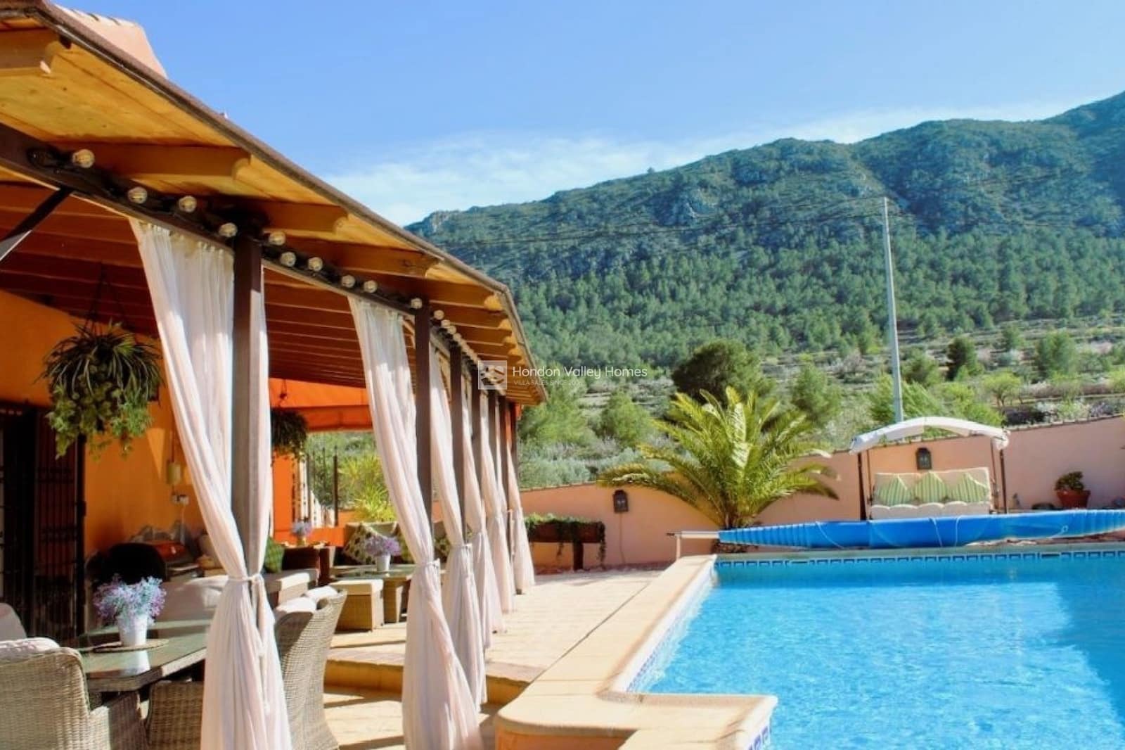 5 chambre Finca/Maison de Campagne à vendre à La Romana avec piscine garage - 575 000 € (Ref: 9676463)