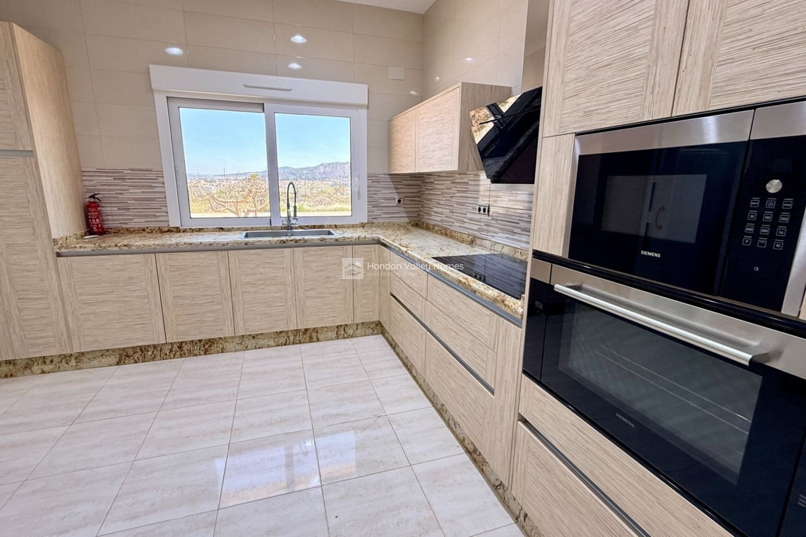 4 soverom Villa til salgs i Pinoso - € 650 006 (Ref: 9726220)