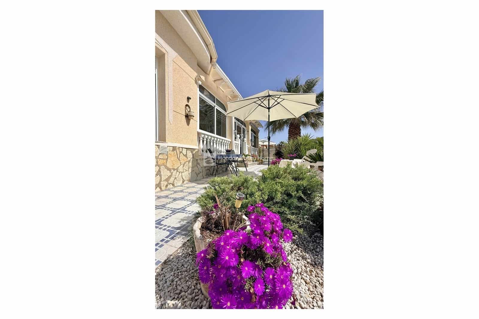 Chalet de 2 habitaciones en Hondón de las Nieves en venta con piscina - 299.950 € (Ref: 9758662)