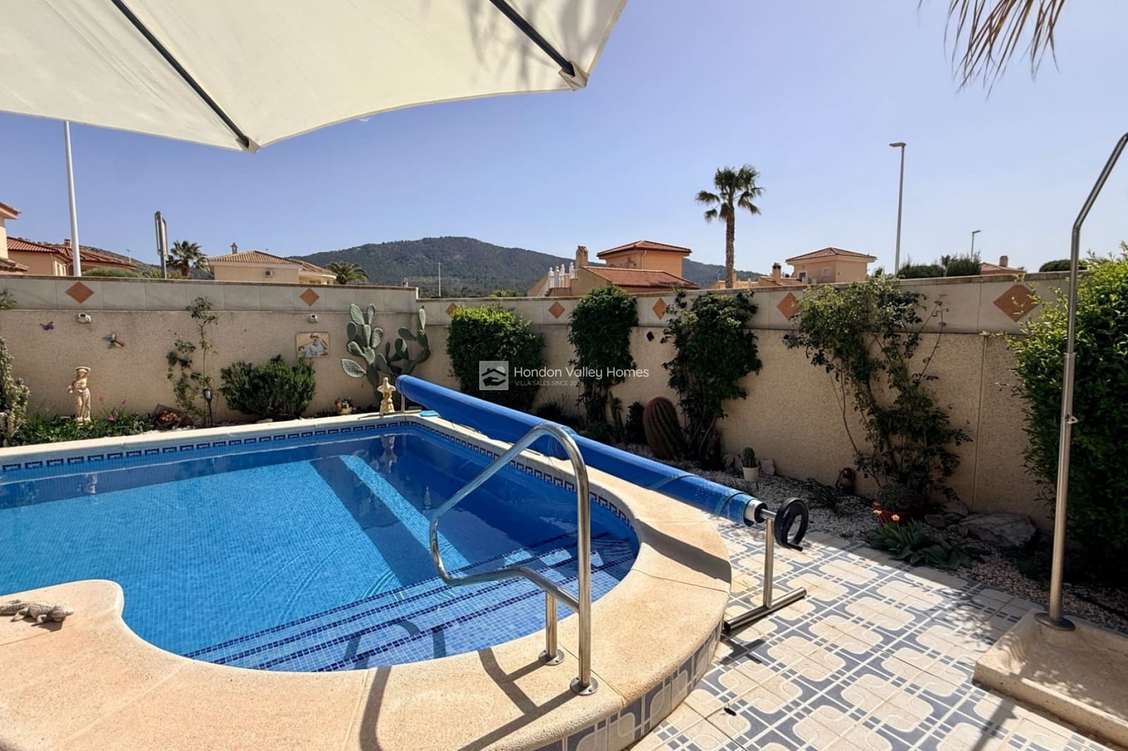 Chalet de 2 habitaciones en Hondón de las Nieves en venta con piscina - 299.950 € (Ref: 9758662)