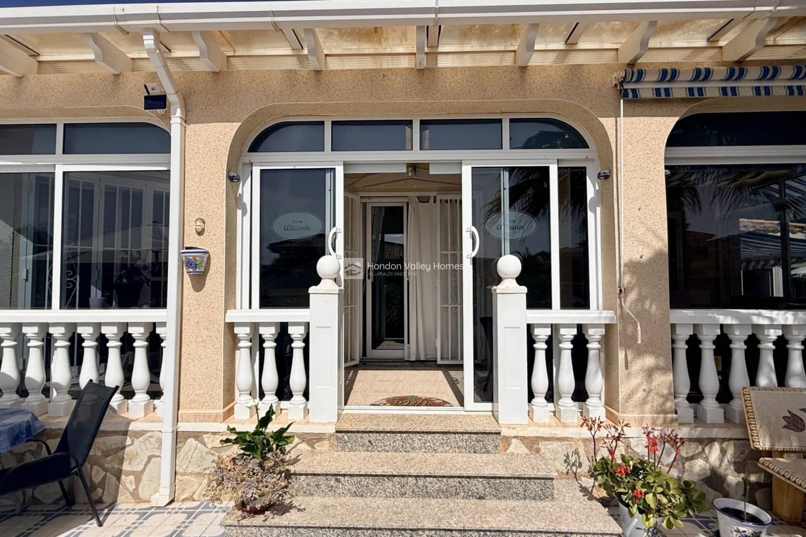 Chalet de 2 habitaciones en Hondón de las Nieves en venta con piscina - 299.950 € (Ref: 9758662)