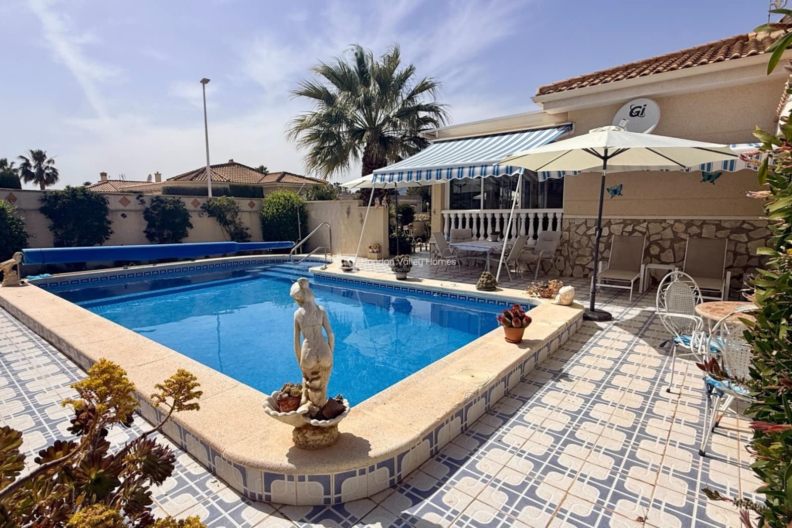 Chalet de 2 habitaciones en Hondón de las Nieves en venta con piscina - 299.950 € (Ref: 9758662)