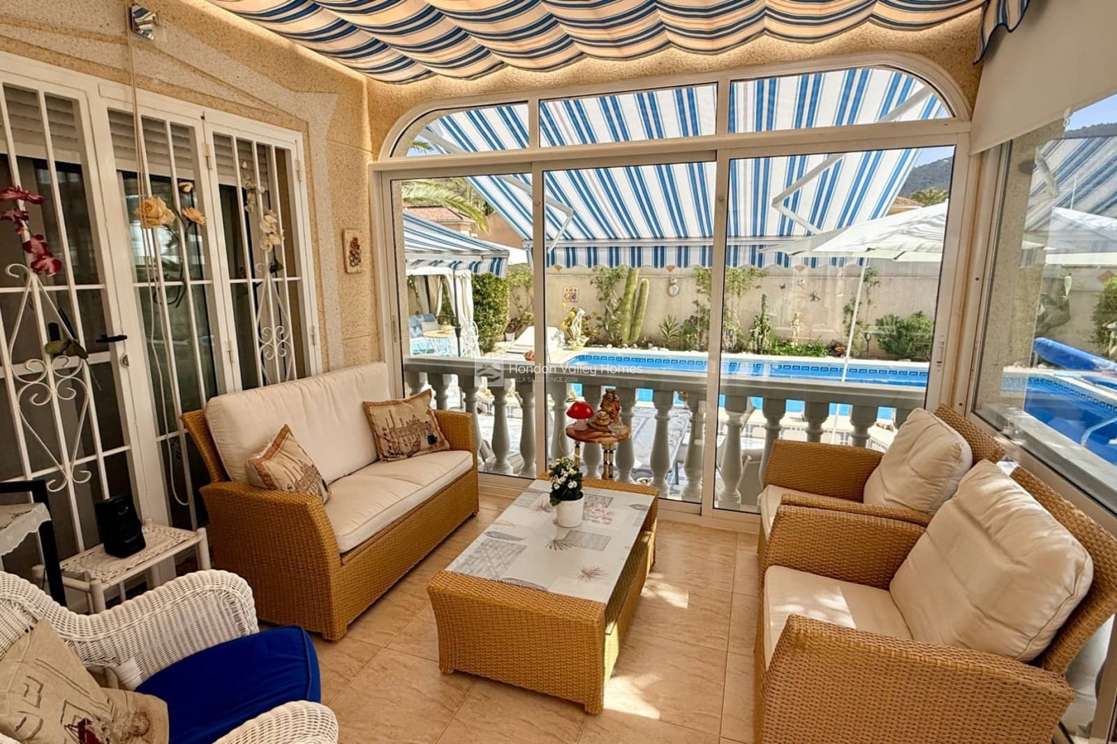 Chalet de 2 habitaciones en Hondón de las Nieves en venta con piscina - 299.950 € (Ref: 9758662)