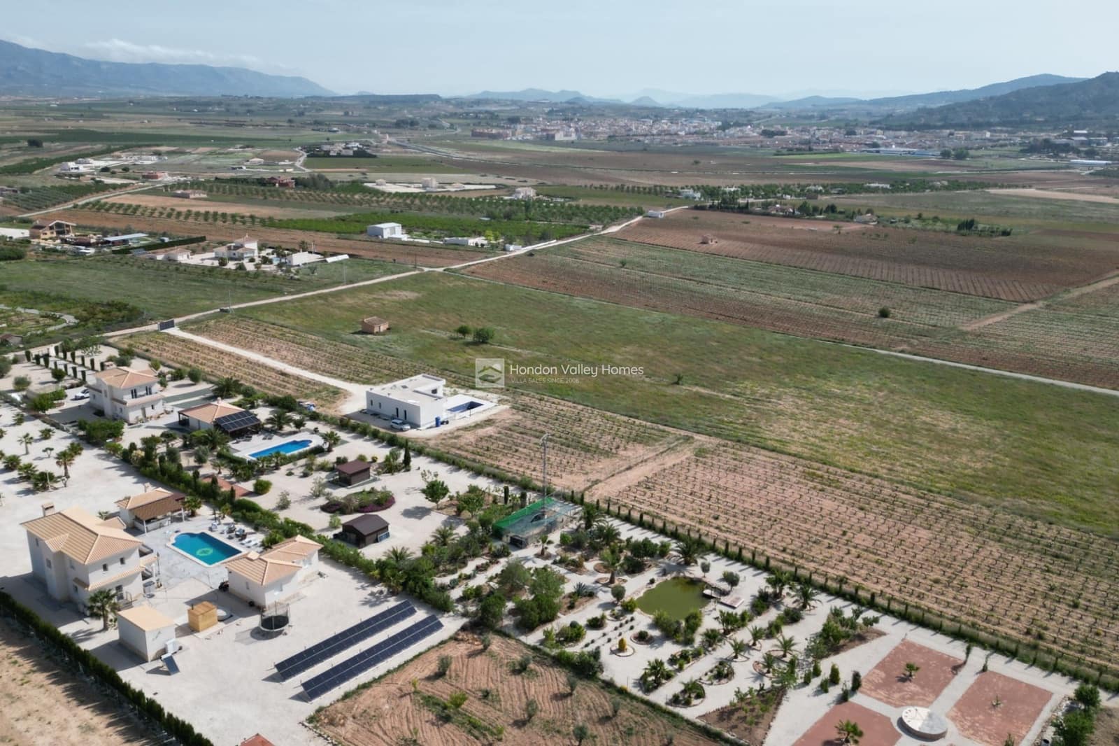 4 sypialnia Willa na sprzedaż w Pinoso z basenem garażem - 649 950 € (Ref: 9798380)