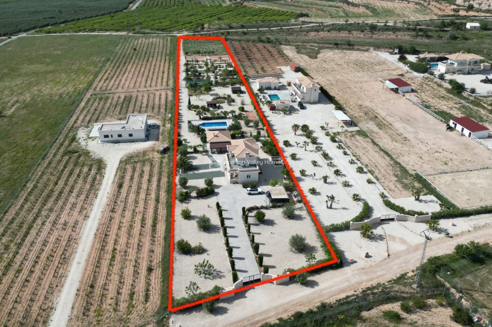 4 sypialnia Willa na sprzedaż w Pinoso z basenem garażem - 649 950 € (Ref: 9798380)