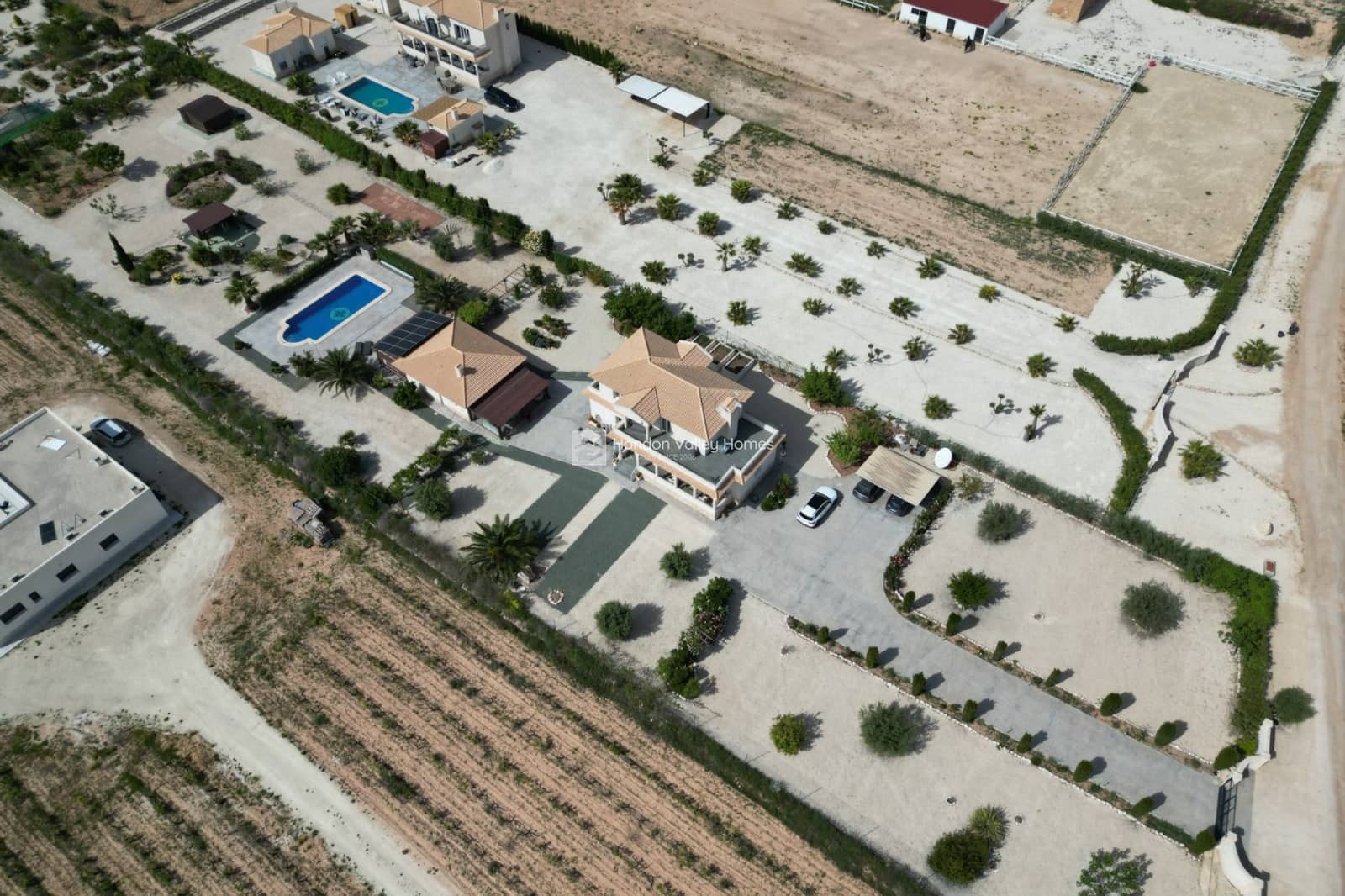 4 sypialnia Willa na sprzedaż w Pinoso z basenem garażem - 649 950 € (Ref: 9798380)