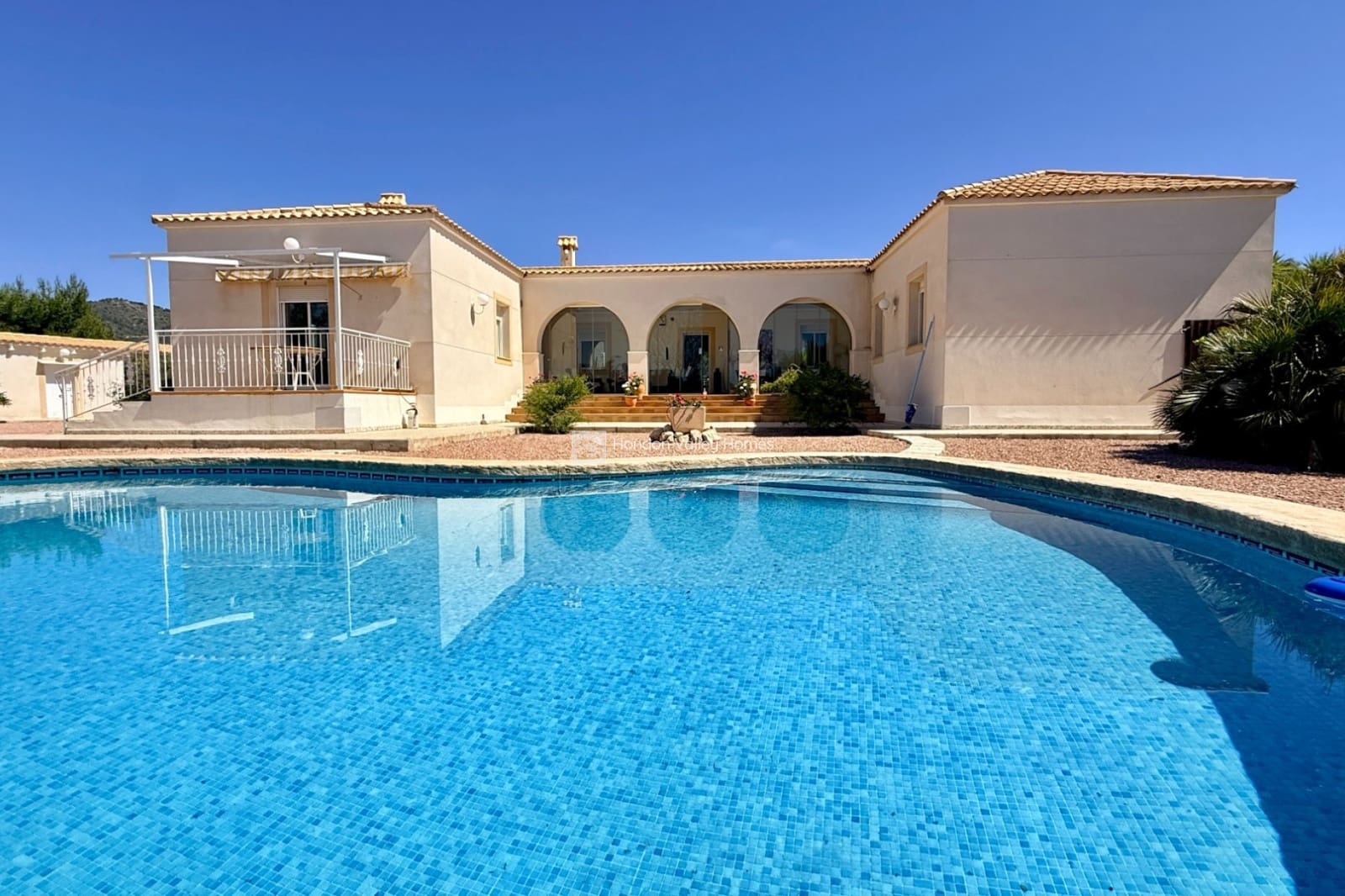 4 Zimmer Villa zu verkaufen in La Romana mit Pool Garage - 495.000 € (Ref: 9860999)