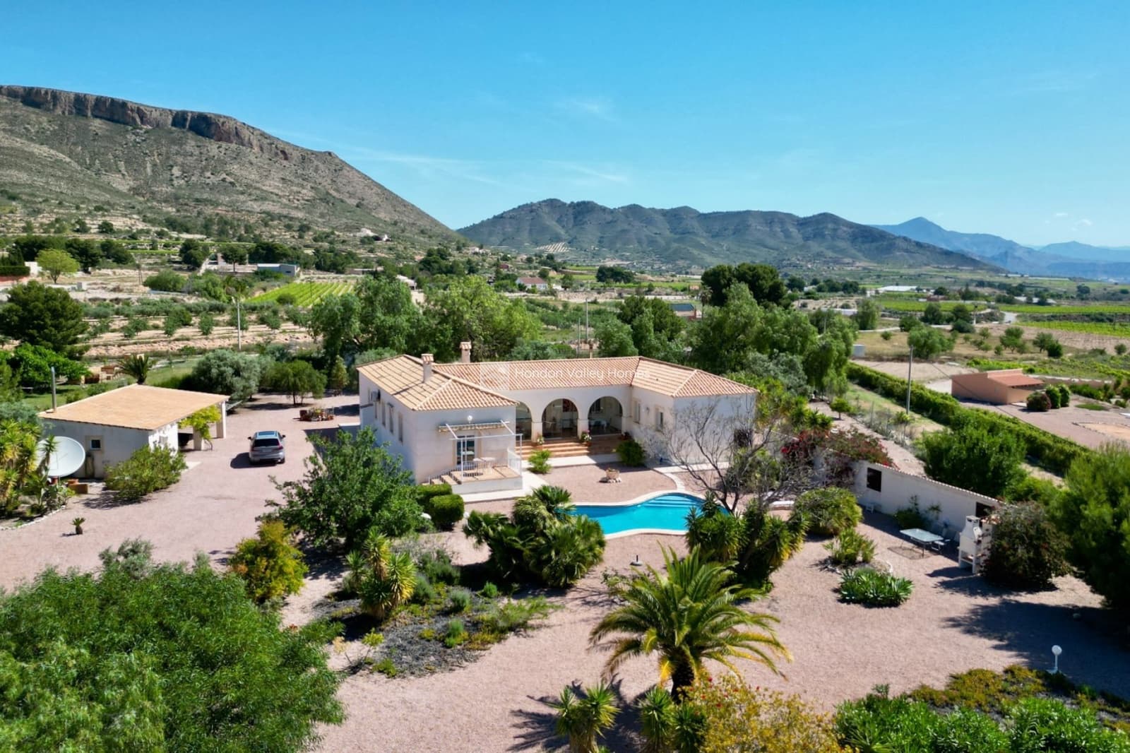 4 Zimmer Villa zu verkaufen in La Romana mit Pool Garage - 495.000 € (Ref: 9860999)