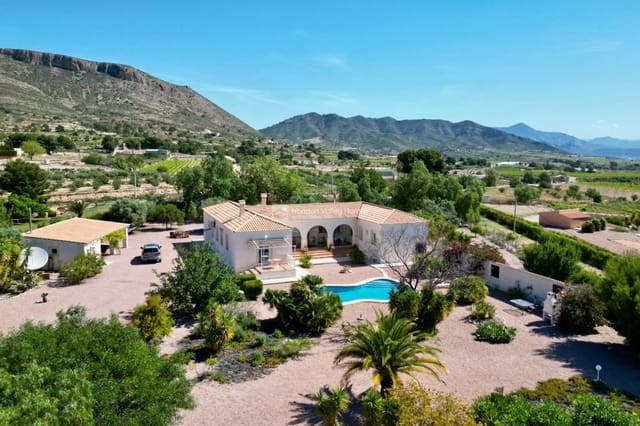 4 Zimmer Villa zu verkaufen in La Romana mit Pool Garage - 495.000 € (Ref: 9860999)